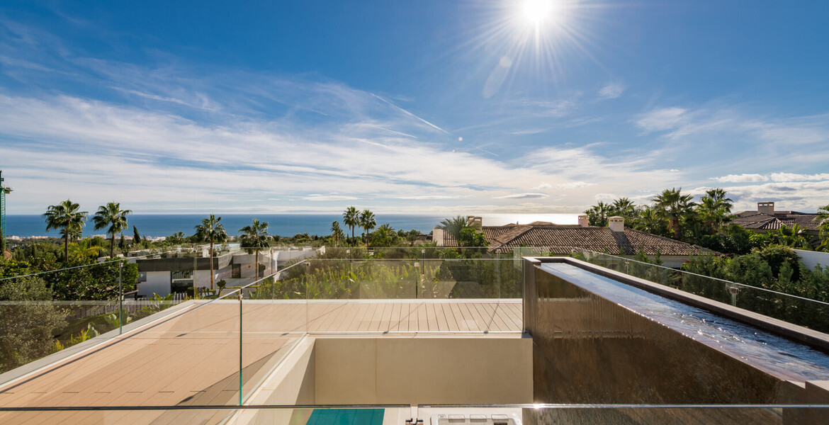 Nueva y lujosa mansión moderna con vistas al mar en el coraz