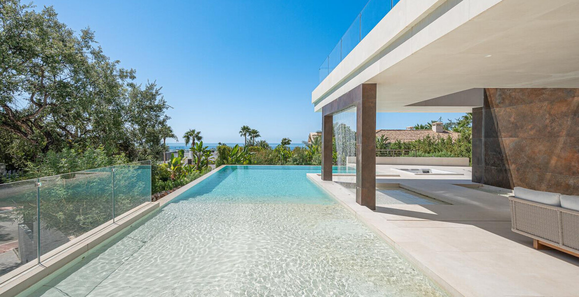 New luxurious modern mansion with sea views in the heart of 