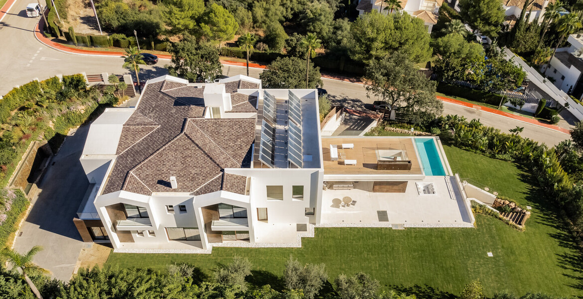 Nueva y lujosa mansión moderna con vistas al mar en el coraz