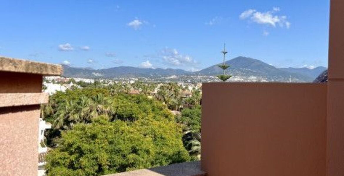 Ático de lujo con vistas panorámicas al mar en venta