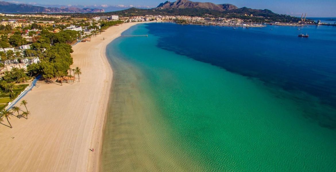 Fantástica ubicación en primera línea de mar con embarcadero