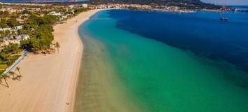 Fantástica ubicación en primera línea de mar con embarcadero