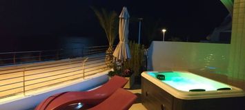 Apartamento con vistas al mar y jacuzzi