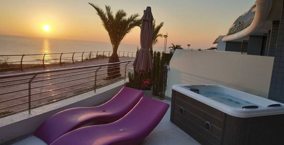 Apartamento con vistas al mar y jacuzzi