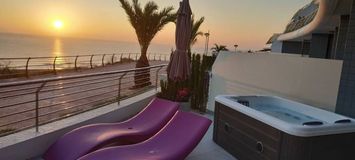 Apartamento con vistas al mar y jacuzzi