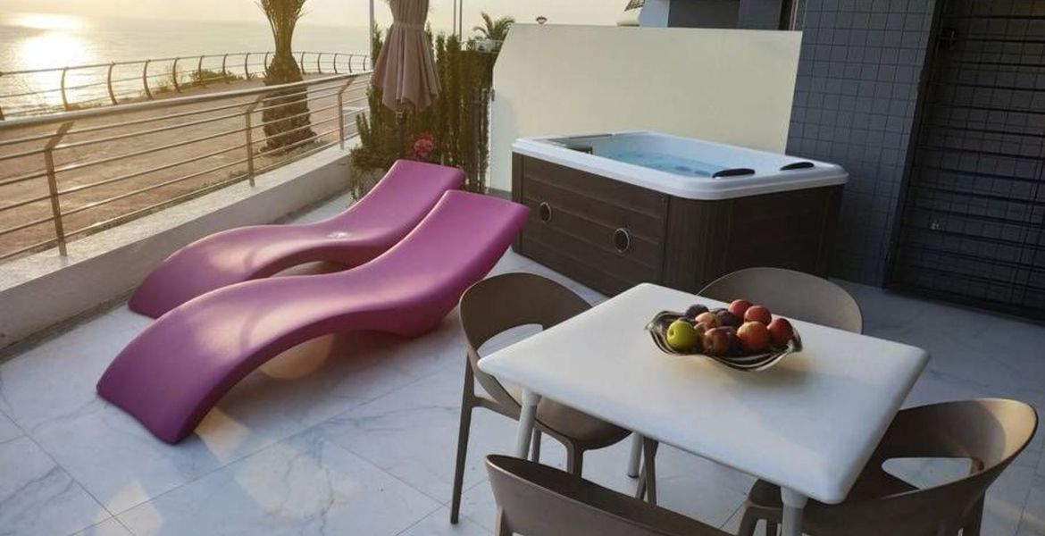 Apartamento con vistas al mar y jacuzzi