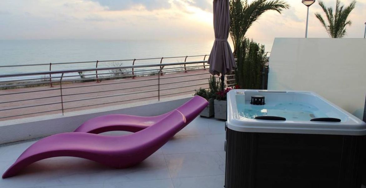 Apartamento con vistas al mar y jacuzzi