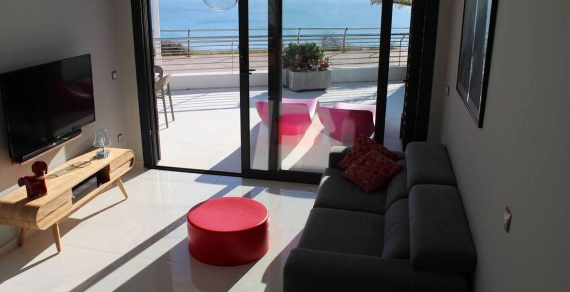 Apartamento con vistas al mar y jacuzzi