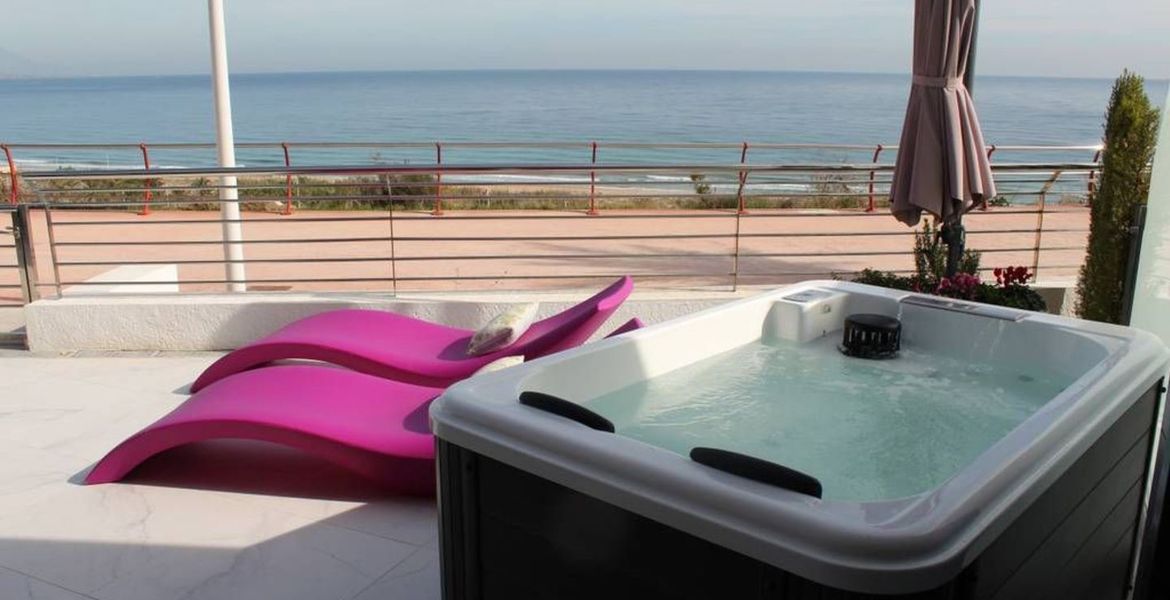 Apartamento con vistas al mar y jacuzzi