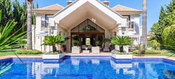 Stunning 5 bedroom villa situated in Aloha 