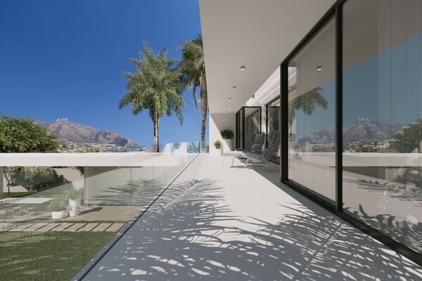 Villa for sale in Cascada de Camojan Marbella