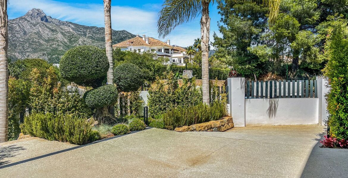 Villa for sale in Las Lomas del Marbella Club