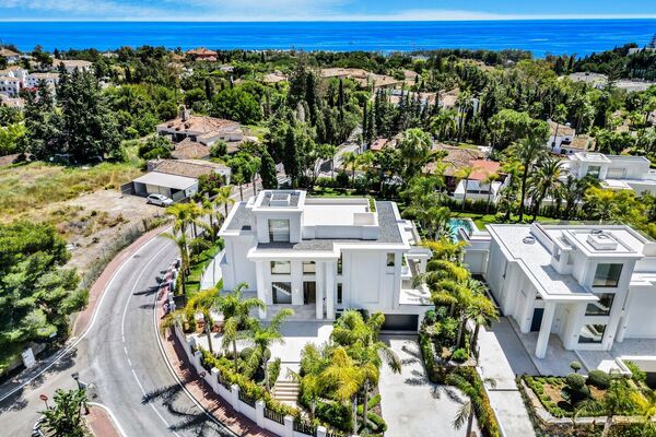 Villa for sale in Las Lomas del Marbella Club