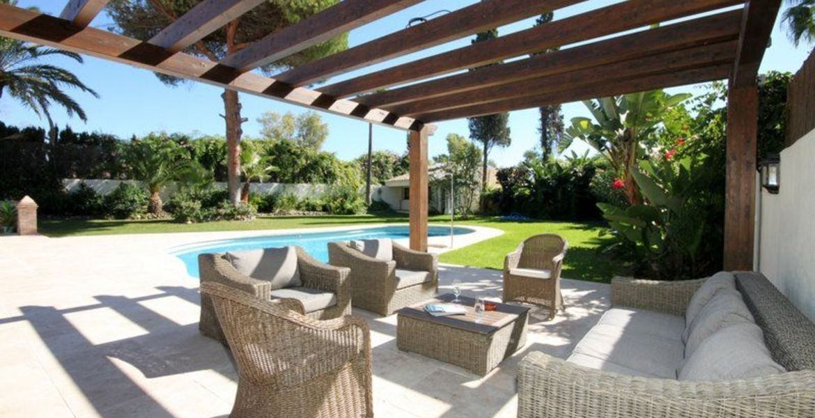 Amazing large Cortijo close to beach For Rent