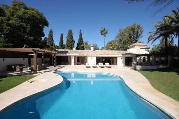 Amazing large Cortijo close to beach For Rent