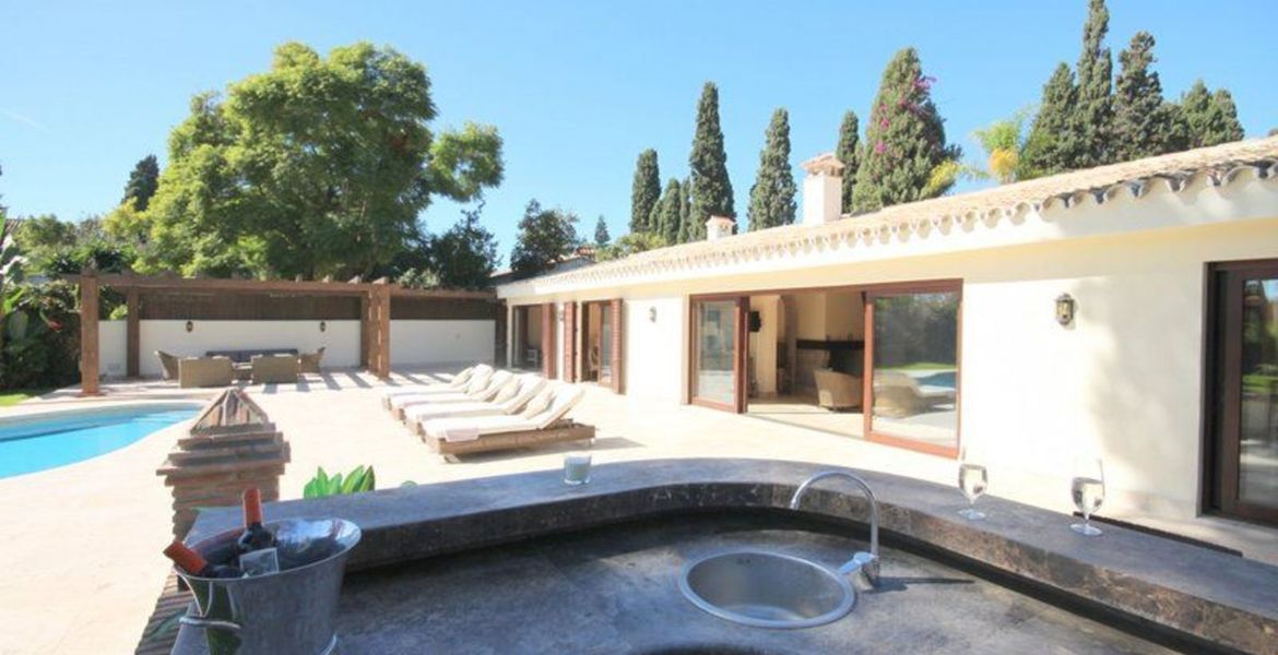 Amazing large Cortijo close to beach For Rent