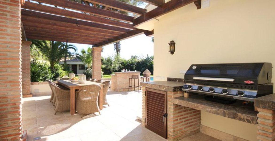 Amazing large Cortijo close to beach For Rent