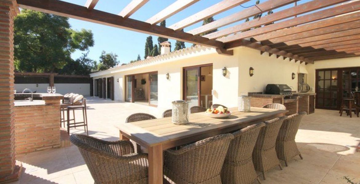 Amazing large Cortijo close to beach For Rent