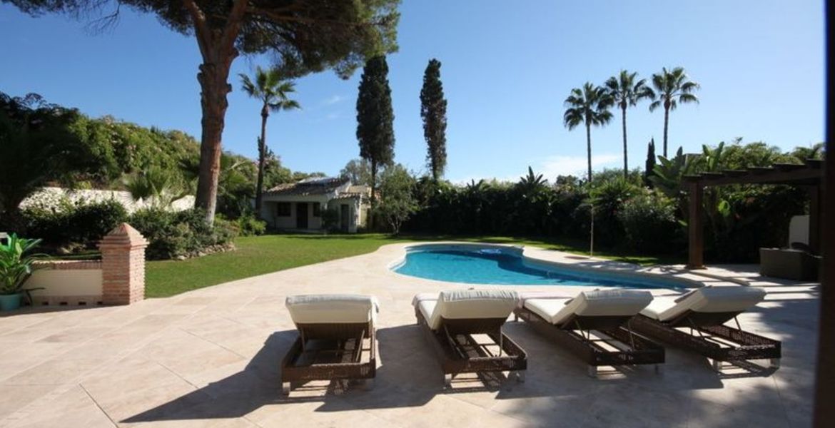 Amazing large Cortijo close to beach For Rent