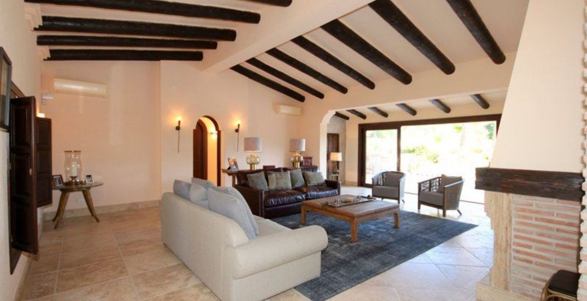 Amazing large Cortijo close to beach For Rent