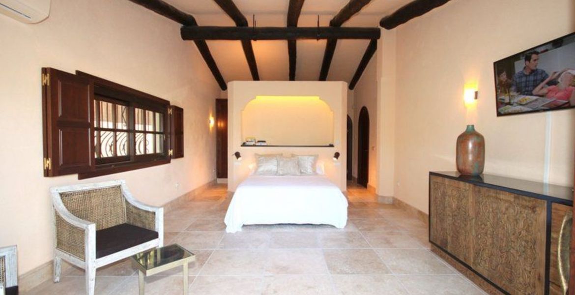 Amazing large Cortijo close to beach For Rent