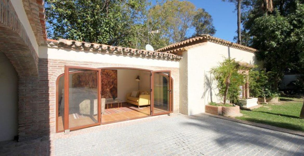 Amazing large Cortijo close to beach For Rent