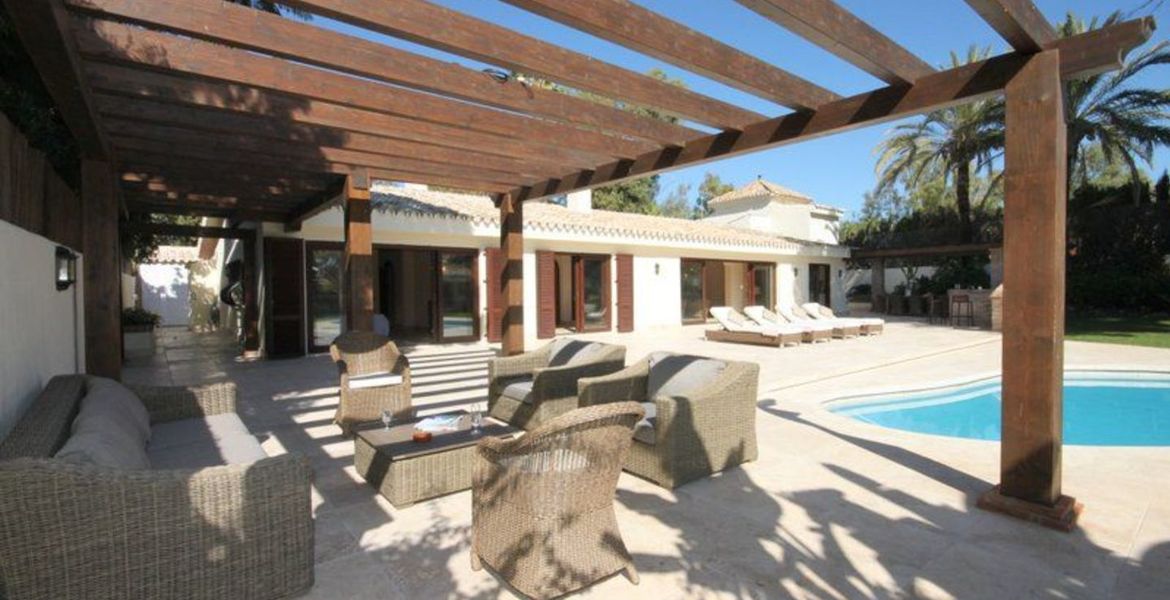 Amazing large Cortijo close to beach For Rent