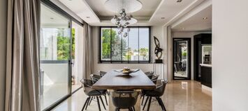Villa contemporánea cerca de Puerto Banús con vistas al mar