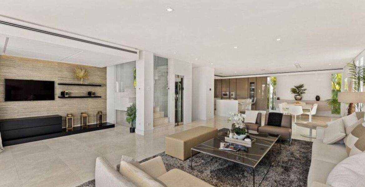 Villa contemporánea en Puente Romano con Smart Home
