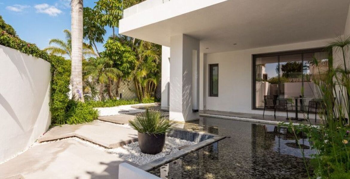 Villa contemporánea en Puente Romano con Smart Home