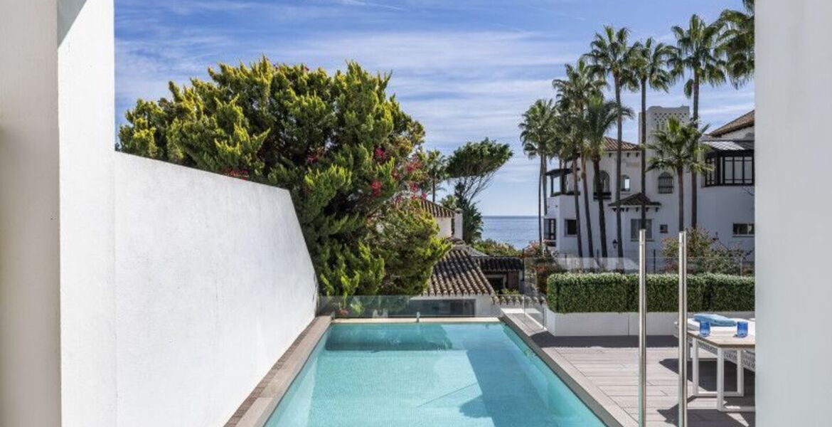 Villa contemporánea en Puente Romano con Smart Home