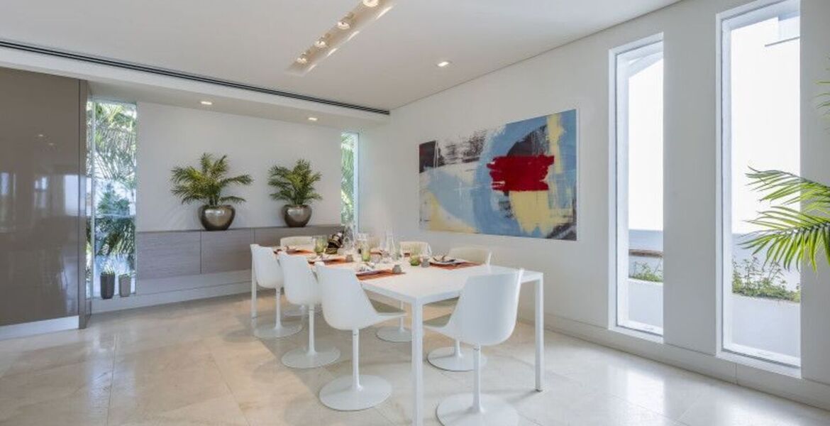 Villa contemporánea en Puente Romano con Smart Home