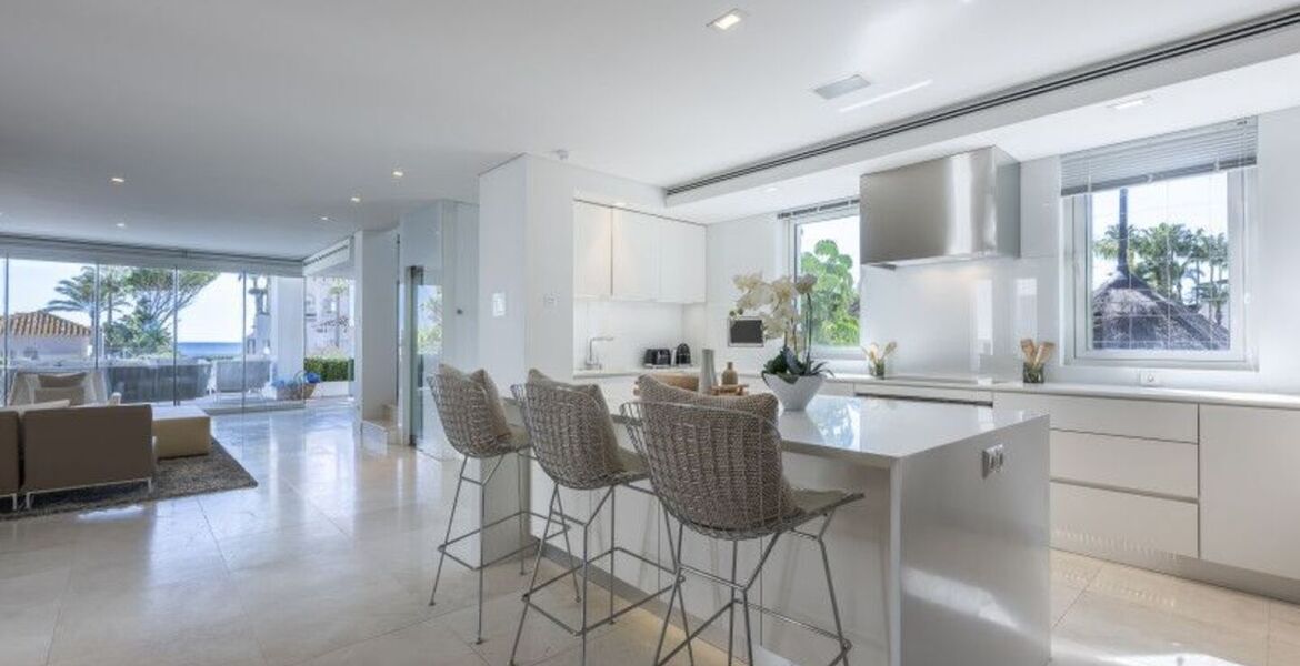 Villa contemporánea en Puente Romano con Smart Home