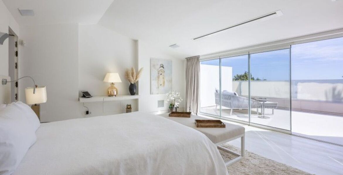 Villa contemporánea en Puente Romano con Smart Home