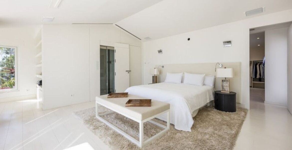 Villa contemporánea en Puente Romano con Smart Home