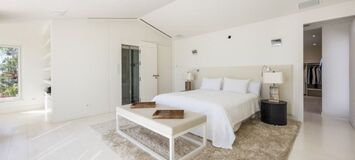 Villa contemporánea en Puente Romano con Smart Home