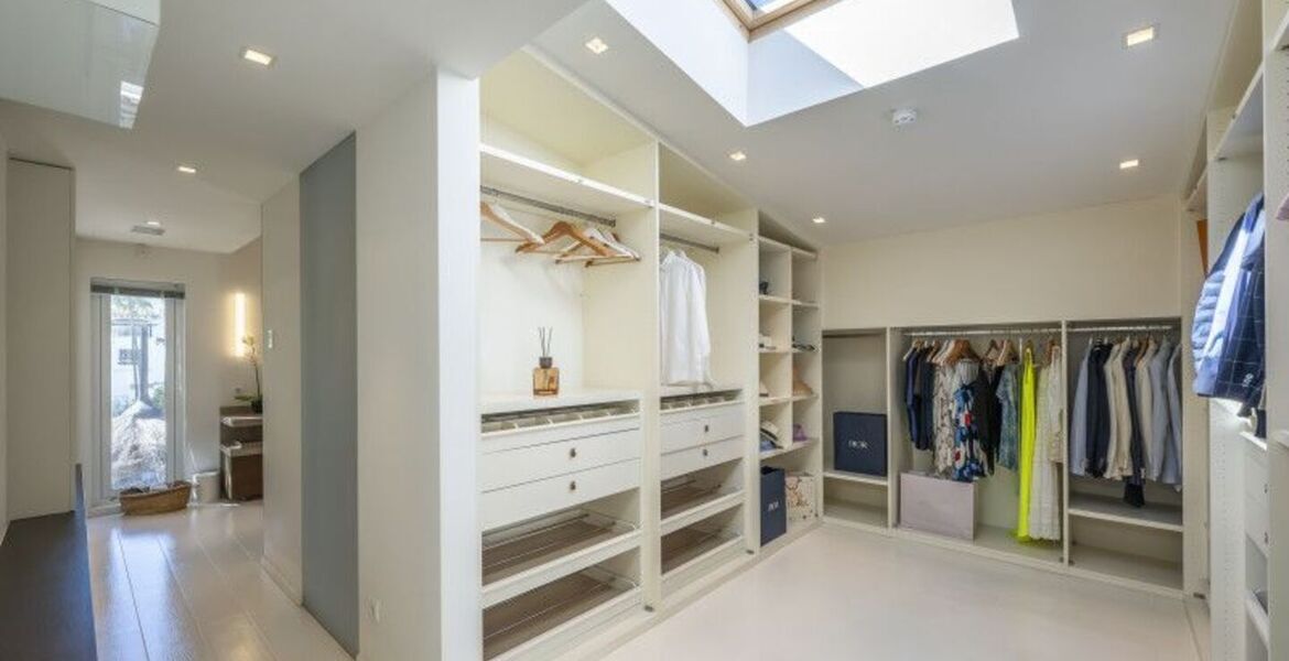 Villa contemporánea en Puente Romano con Smart Home