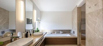 Villa contemporánea en Puente Romano con Smart Home