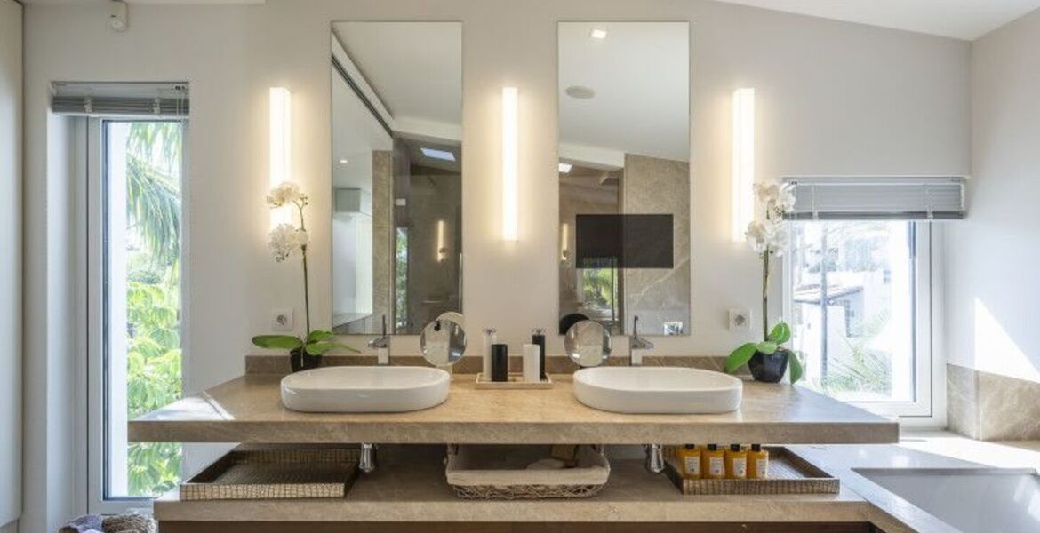 Villa contemporánea en Puente Romano con Smart Home