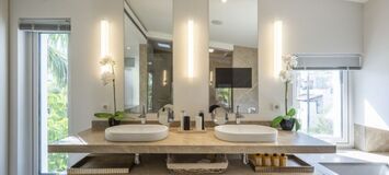Villa contemporánea en Puente Romano con Smart Home