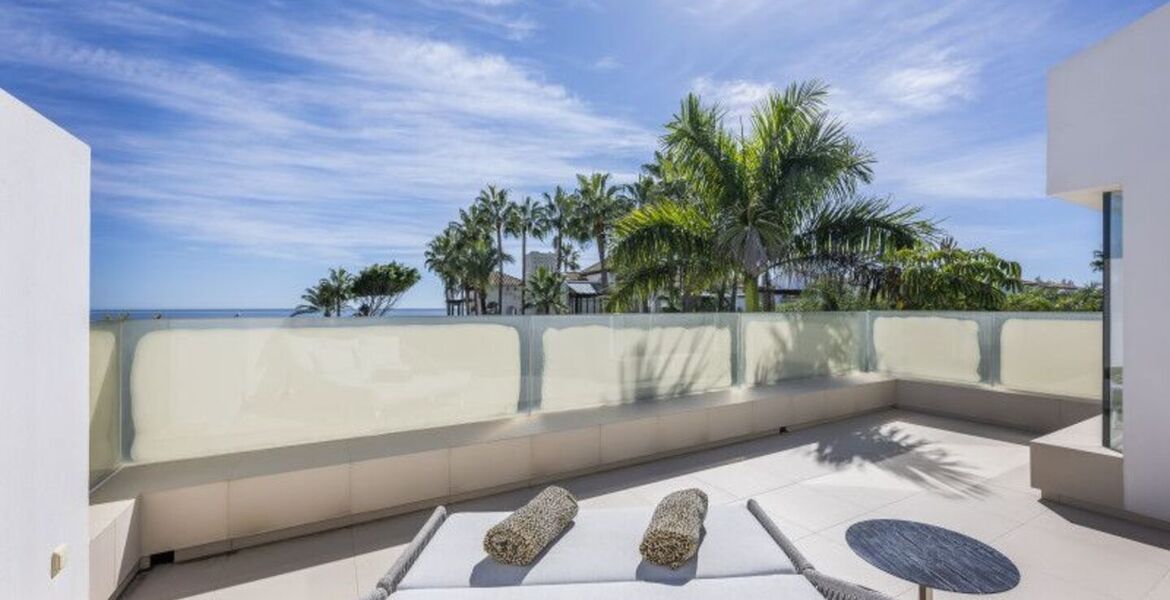 Villa contemporánea en Puente Romano con Smart Home