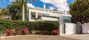 Villa contemporánea en Puente Romano con Smart Home