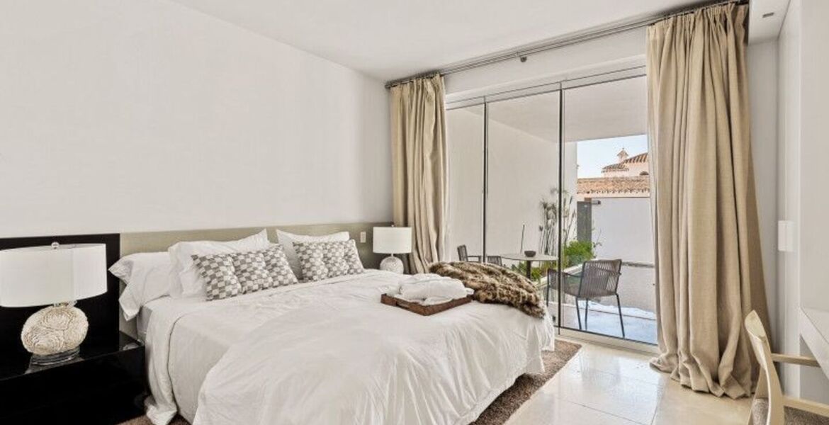 Villa contemporánea en Puente Romano con Smart Home