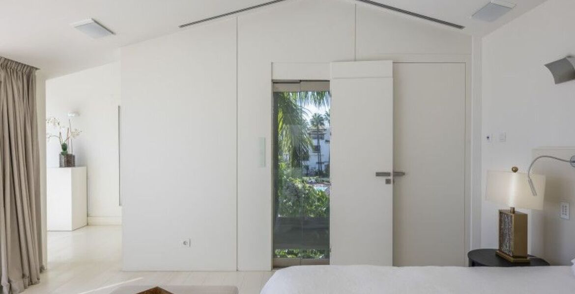 Villa contemporánea en Puente Romano con Smart Home
