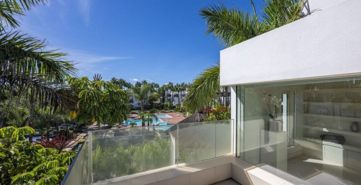 Villa contemporánea en Puente Romano con Smart Home