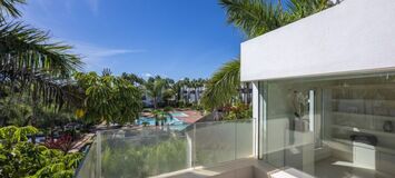 Villa contemporánea en Puente Romano con Smart Home