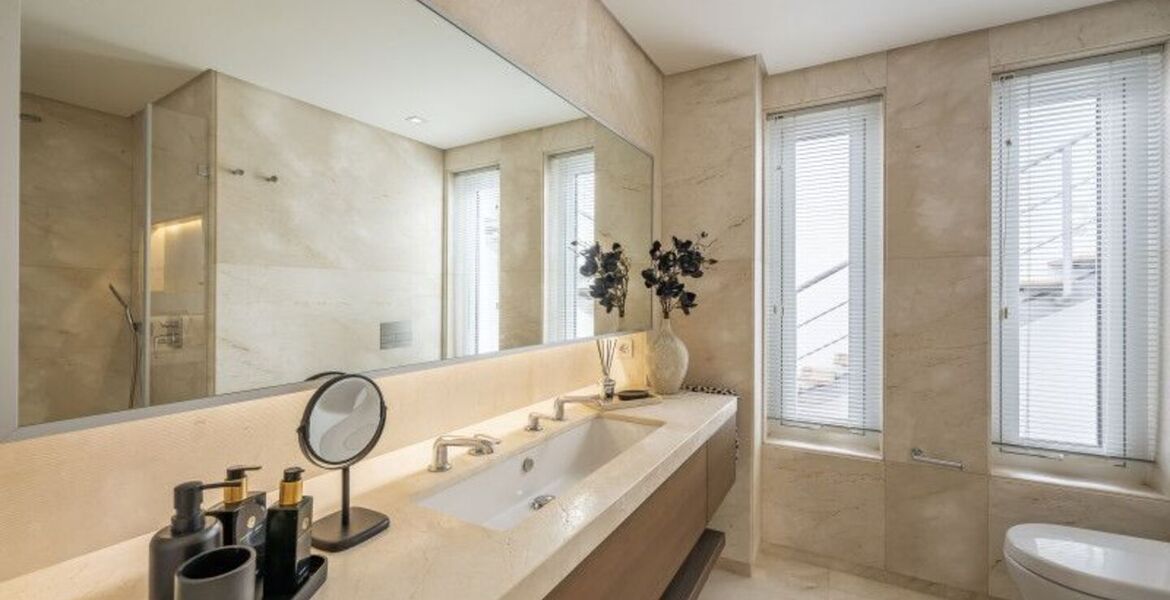 Villa contemporánea en Puente Romano con Smart Home