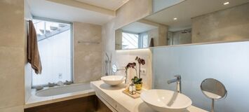 Villa contemporánea en Puente Romano con Smart Home