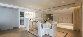 Villa contemporánea en Puente Romano con Smart Home