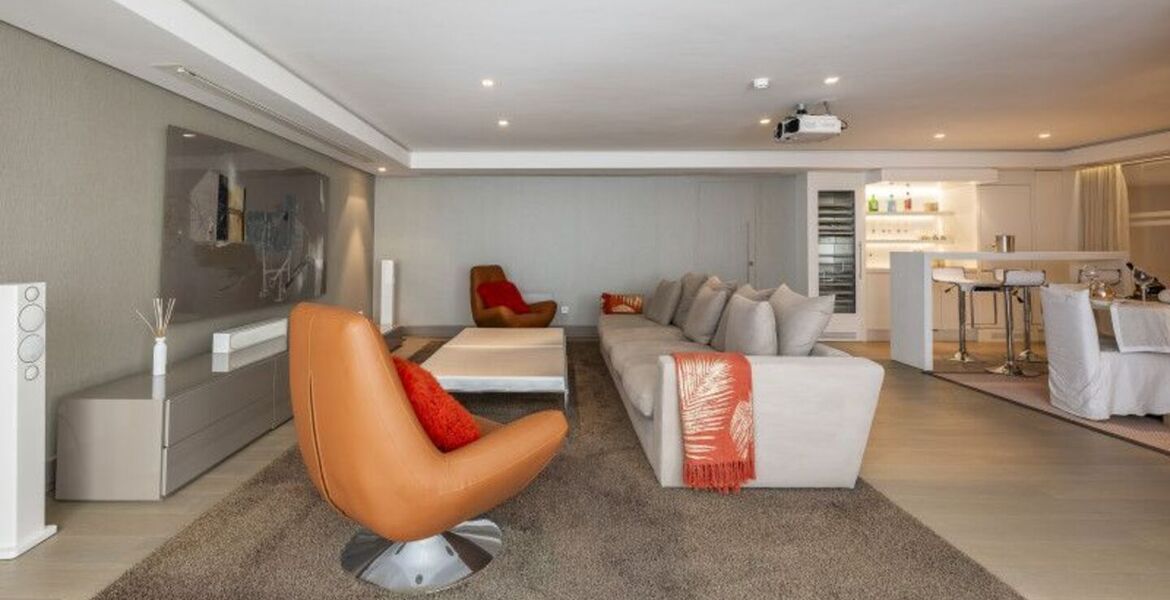 Villa contemporánea en Puente Romano con Smart Home
